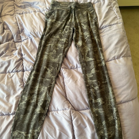 Lululemon Ready to Rulu Jogger Pant - Picture 2 of 2